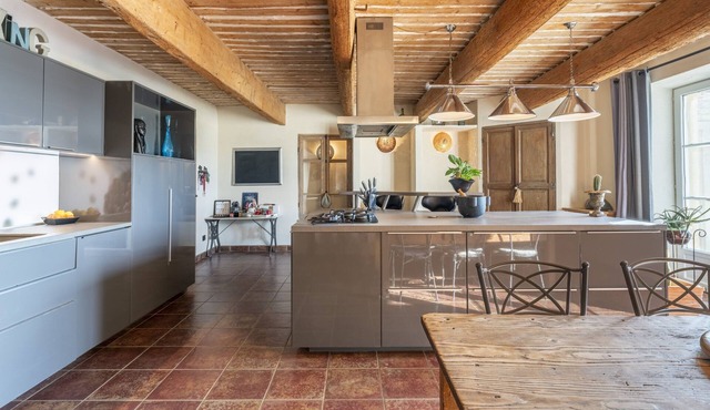 Mas en pierres, piscine chauffée entre Alpilles et Luberon