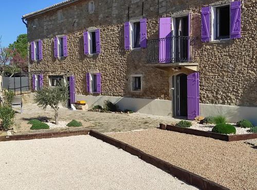 MAS ENTIEREMENT RENOVE, à SALAZAC, Le Mas des Deux Vallées, 4 CHAMBRES, 8 personnes avec Piscine privée