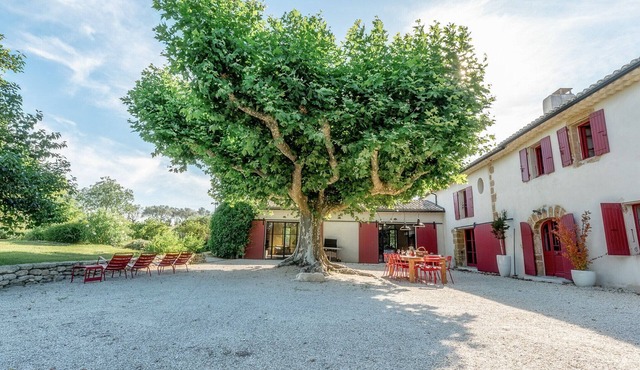 Mas for rent, private swimming pool, petanque court