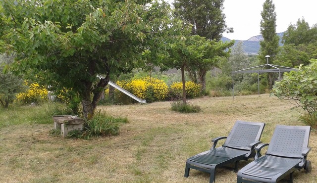 Mas exceptional view, equipped kitchen, 2bathroom, large garden, river, parking