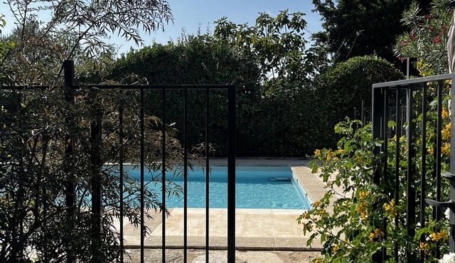 Mas Gulliver, in a renowned Alpilles village in the heart of Provence.