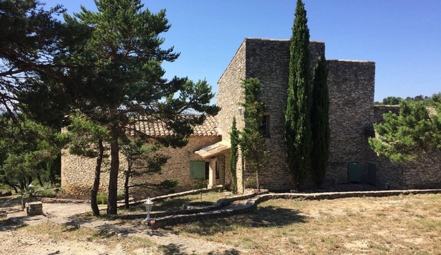 Mas, idyllic setting, tranquility, swimming pool, tennis, panoramic view.