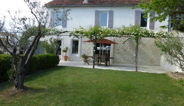 MAS IN FULL PROVENCAL NATURE WITH SECURE POOL