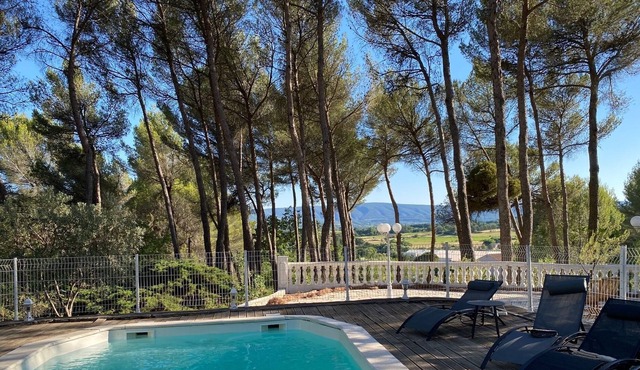 Mas in the ROUSSILLON pine forest with view, heated swimming pool