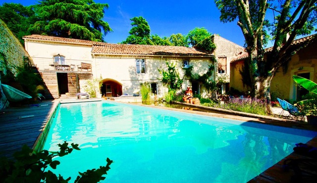 Mas Isolé de Caractère de 450 M2 Pour 14 Personnes Avec Piscine