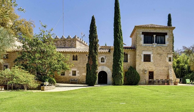 Mas Joanmiquel, Mas Joanmiquel - Masía del siglo XVI con bosque privado