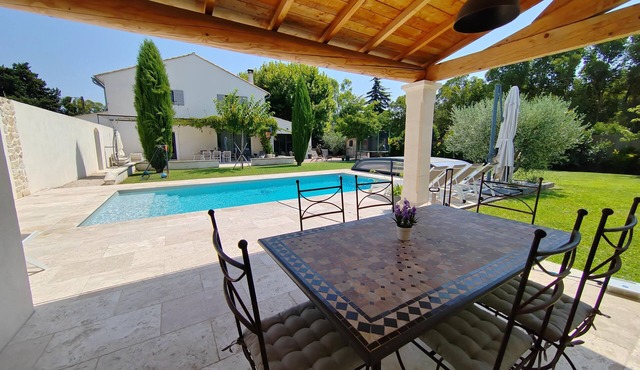 Mas "Lou XV" Air-Conditioned, Pool & Garden near St Rémy de Provence & Avignon
