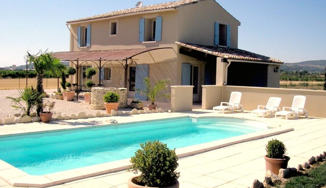 MAS MAURICE MAS DANSAVAN in LUBERON Swimming pool air conditioning green space wifi