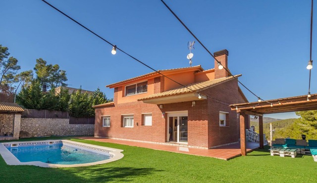 Mas Mestre - elegant and spacious villa near Sitges for up to 8 guests