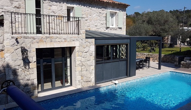 Mas Mougins, near Cannes, very bright with quality fittings