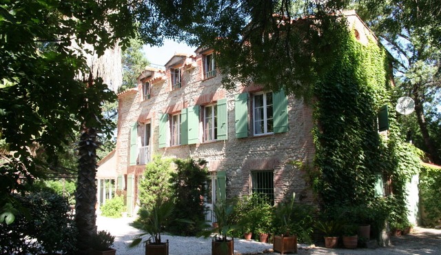 Mas of character with swimming pool 8 km from the beaches