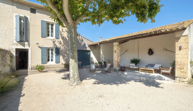 MAS OF VILLAGE IN JONQUERETTES NEAR AVIGNON