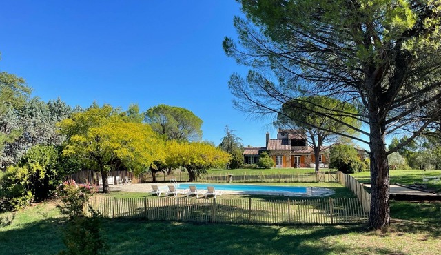 Mas Provençal in the heart of a private wooded park!