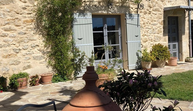 Mas provençal, in the vineyards near the historic village center