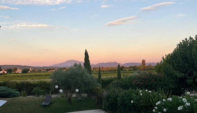 Mas provençal XIXe. Vue Mont Ventoux. Piscine.