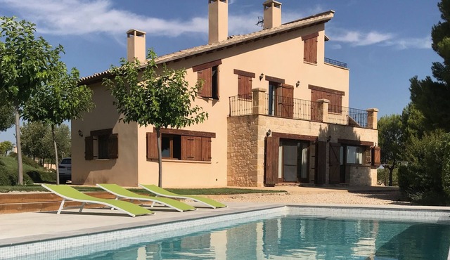 MAS PRAT: Large rustic house with spectacular views