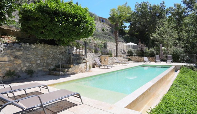 Mas Provençal dans un petit hameau avec vue panoramique sur le Luberon