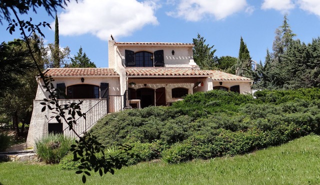 Mas provençal in private and secure estate, large shaded terrace