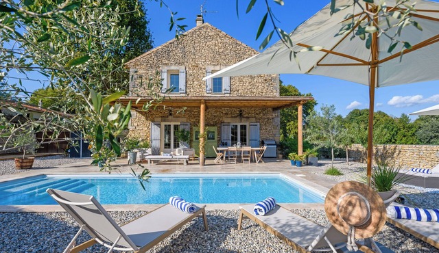 Mas provençal en pierres avec pisicine privée, jardin - ideal for family