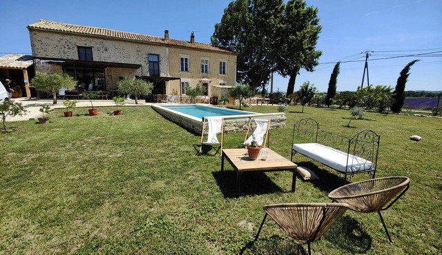 Mas Provençal Avec Piscine 8p + 1 Bébé