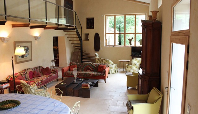 Mas provençal Loft style, Mont Ventoux, spacious, comfortable, swimming pool, 8 pers.