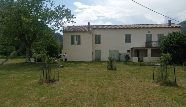 Mas provençal with panoramic view