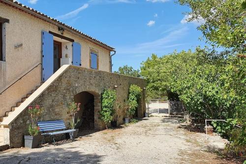 Mas provençal avec piscine et tennis