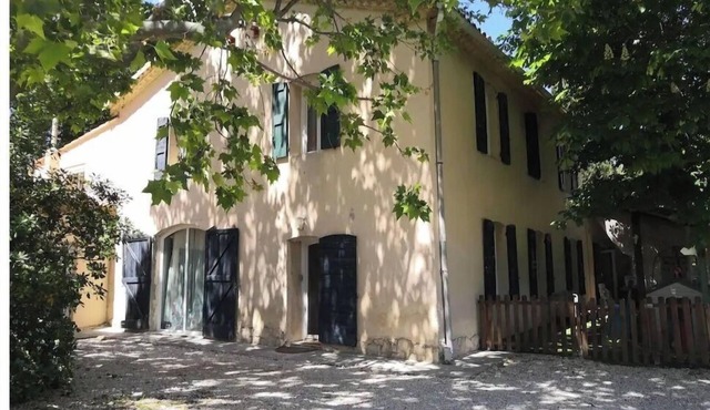 Mas Provençal swimming pool near Cassis Aix Marseille sleeps 14