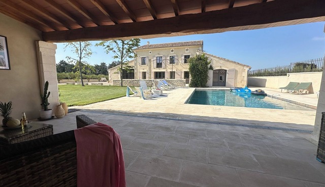 Mas provençal 10 persons with swimming pool and teleworking space and playroom!