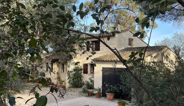 Mas provençal in Grimaud with swimming pool and view of the Gulf of St-Tropez