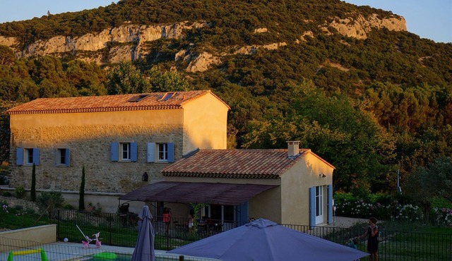 Mas Provencal - Near Gordes & Senanque Abbey