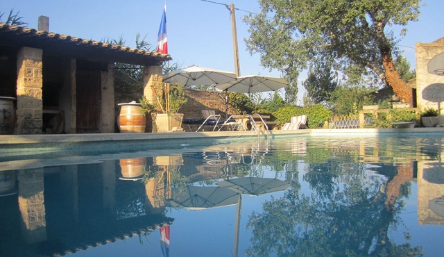 Mas provençal with swimming pool near the Pont du Gard