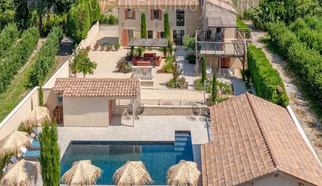 MAS PROVENCE SWIMMING POOL 7 BEDROOMS 7 BATHROOMS for 20 PERS and open-air cinema