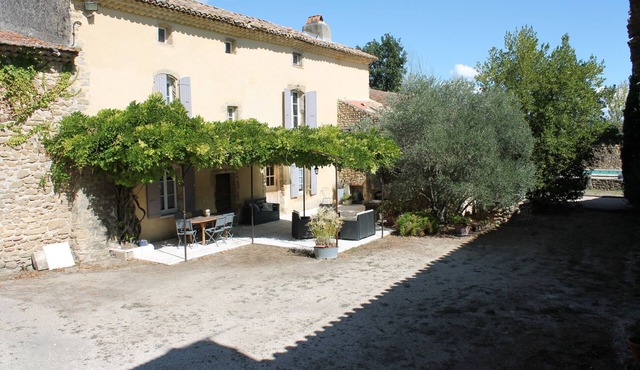 Mas rainvert provençal with swimming pool. Gites de France 3 épis.