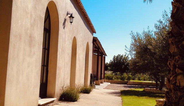 Mas renovated with 6 bedrooms and 4 bathrooms and a heated swimming pool