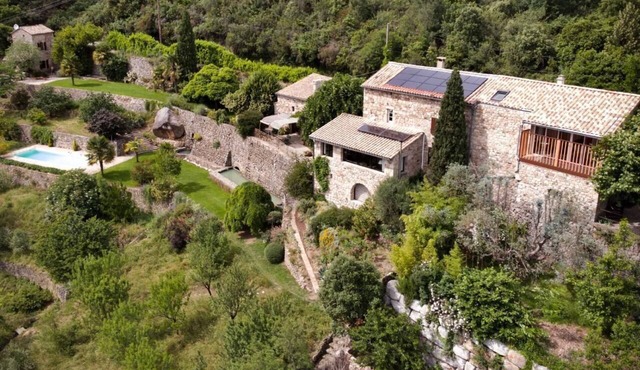 Mas Saint-Esprit - Reclusion with Style and Space