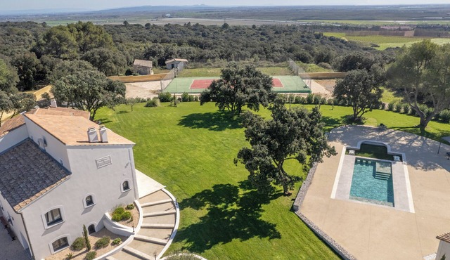 Mas Saint-Gilles – Pool & Tennis.