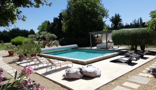 MAS TRADITIONNEL PROVENCAL "LA FABRIQUE DU 13", 7 kms FROM ST REMY DE PROVENCE