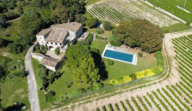 Mas with character, nature and elegance, exceptional view