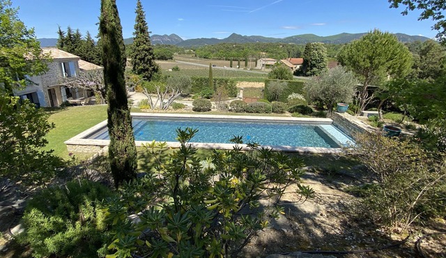 Mas with heated pool - exceptional views of the ventoux