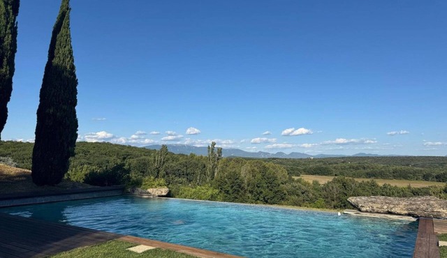 Mas with swimming pool and exceptional view of Mont Ventoux and Château de Grignan