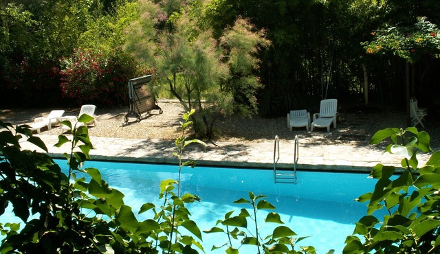 Mas without neighborhood, private pool and tennis in 2 landscaped acres