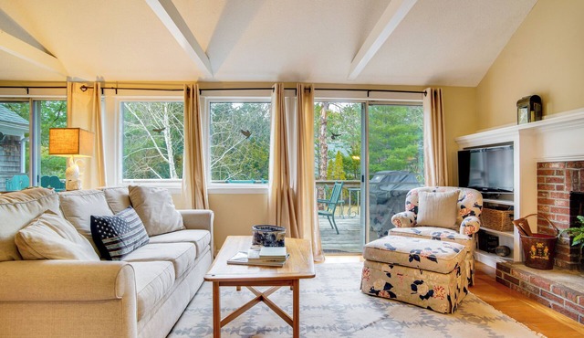 Mashpee River Adventures! Serene Family Retreat