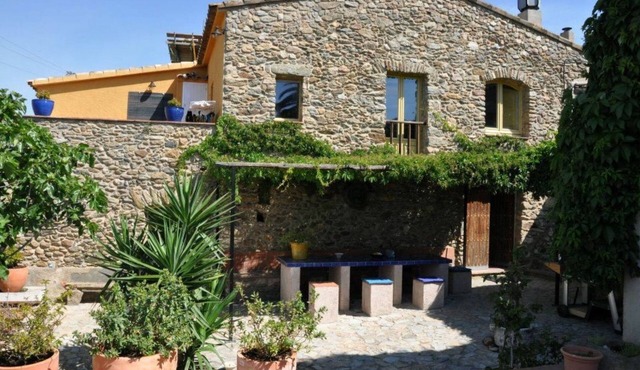 Masia Catalana con Pisicna y Cerca de Roses