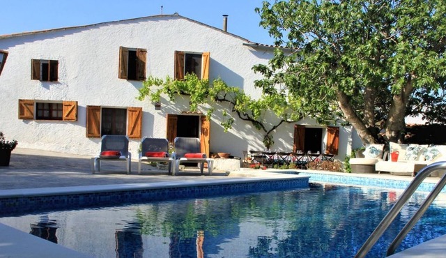 MASIA CAN MAGAN, IDEAL FOR FAMILIES WITH PRIVATE POOL, BBQ AND PLAYGROUND.