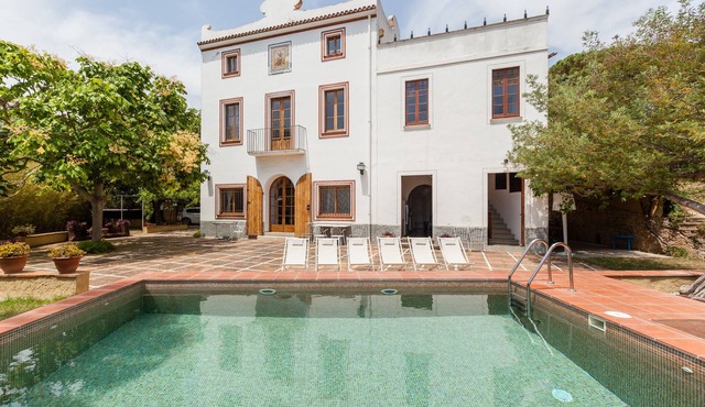 Masia Sant Miquel: Holiday Home with Garden, Private Pool, and Walking Distance to the Beach!