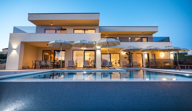 Maslenica Villa with heated pool