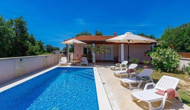 Maslina by Interhome