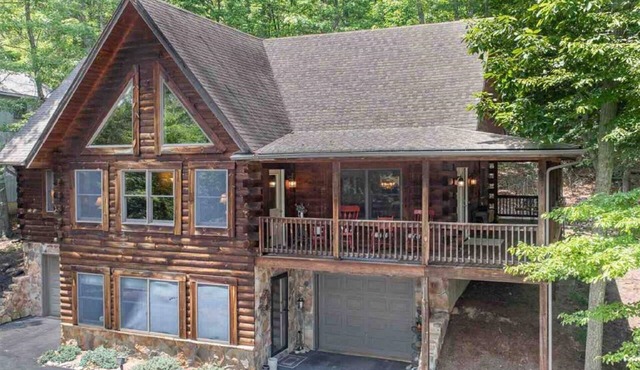 Massanutten Resort log home slope views-Walk to slopes and amenities