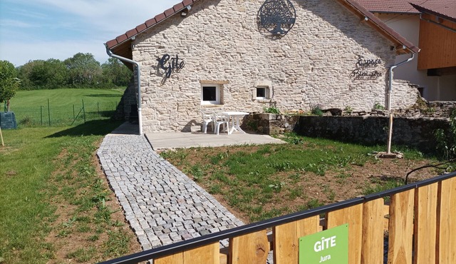 Massatho gîte, sleeps 2, next to a massage salon with sauna